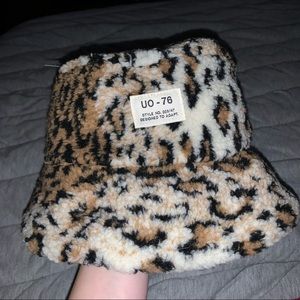 urban outfitters cheetah bucket hat